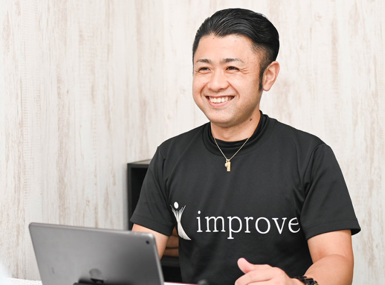 Trainer checking diet